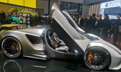 “擁抱汽車行業新時代”，唐能翻譯走進2023上海國際車展